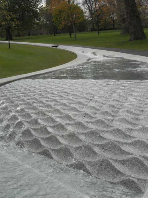 Princess Diana Memorial Garden, London If you haven't visited you're missing a treat. It's a lesson in how landscapes can make people happy Circular Sculpture, Princess Diana Memorial, Victorian History, South Kensington London, Diana Memorial, Modern Water Feature, Natural Swimming Ponds, Kensington London, Diana Princess