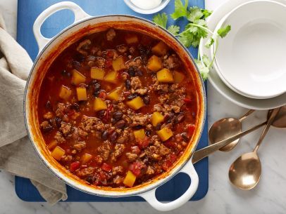 Butternut Squash and Turkey Chili Squash Chili, Chili Food, Turkey Chili Recipe, Butternut Squash Chili, Chili Recipe Turkey, Pot Dinners, Bean Chili, Cooking Sweet Potatoes, Butternut Squash Recipes