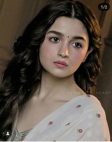 Alia Bhatt In Kalank Dresses, Celebrity Makeup Looks Bollywood, Alia Bhatt In Kalank, Roop Kalank, Alia Bhatt Kalank, Ethnic Makeup, Indian Makeup Looks, Bollywood Makeup, Light Makeup Looks