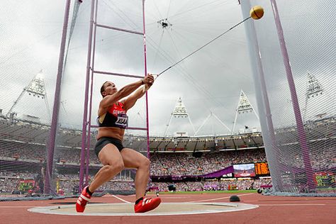 Kathrin Klaas of Germany winds up for an attempt in hammer throw Hammer Throw, Softball Senior Pictures, Female Athlete, Softball Pictures, Shot Put, Paris Summer, Volleyball Pictures, Team Pictures, Olympic Sports