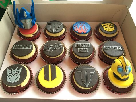 Kringla's Transformers cupcakes Transformer Cupcakes, Transformers Cupcakes, Transformers Birthday Cake, Transformers Party, Transformers Cake, Transformers Birthday Parties, Transformers Birthday, Disney Cupcakes, Transformer Party