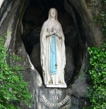 Wall Pinterest, Lourdes Grotto, Marian Apparition, Lourdes France, Queen Of Heaven, Lady Of Lourdes, Our Lady Of Lourdes, Immaculate Conception, Blessed Mother Mary