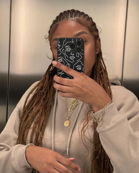 Feed In Braids Blonde And Black, Cornrows Boho Braids For Black Women, Corn Rows Half Up Half Down Black, Small Feed In Braids Cornrows, Tiny Feedin Cornrows, Feedin Braids, Corn Rows Braids Black Women 2022, Small Feed In Braids, Small Box Braids Hairstyles