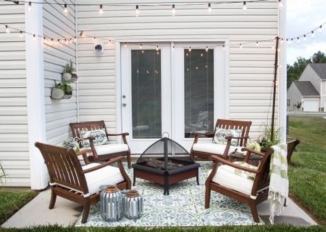 How to Decorate a Small Patio | blesserhouse.com - Utilize a small patio space with chairs at each corner and a fire pit in the middle for function and entertainment. Add outdoor string lights for a cozy ambience. Diy Patio Ideas, Small Patio Spaces, Small Patio Design, Small Patio Decor, Small Outdoor Patios, Backyard Ideas For Small Yards, Concrete Patios, Small Patio Garden, Budget Design