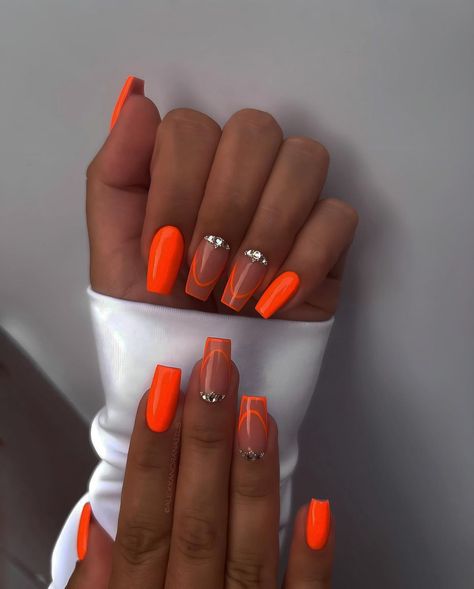 Orange And Silver Glitter Nails, Pink And Orange Acrylic Nails Designs, Bright Elegant Nails, Eye Catching Nails, Hot Summer Nails 2024, Pretty Orange Nails, Hot Nails Trends 2024 Summer, Neon Nail Designs 2024, Orange Nail Tips