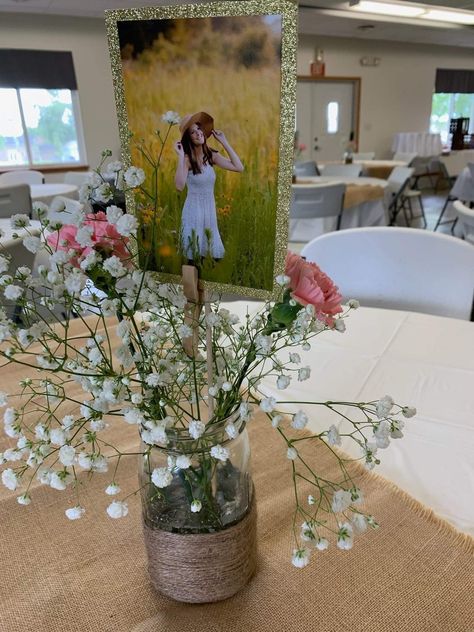 Senior Graduation Party Ideas Decoration, Graduation Party Display Ideas, Centerpieces For Graduation Party, Wildflower Graduation Party, Open House Ideas, Grad Party Theme, Floral Graduation Party, Senior Graduation Party, Graduation Party Foods