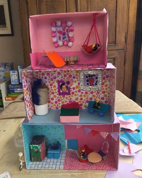 Cardboard Box Dollhouse, Cardboard Dollhouse Furniture, Dollhouse Cardboard, Shoe Box Crafts, Cardboard Dollhouse, Kids Doll House, Cardboard Box Crafts, Doll Furniture Diy, Mini Doll House