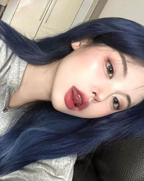 Susan K 03, Soft Makeup, How To Pose, Girl Body, Doll Face, Pic Ideas, Ulzzang Girl, Blue Hair, Aesthetic Girl