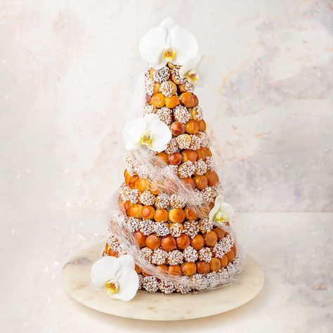 French Wedding Cake, Croquembouche Recipe, French Wedding Cakes, Choux Dough, French Wedding Style, Alternative Wedding Dresses, Paris Wedding, French Wedding, Cream Puffs