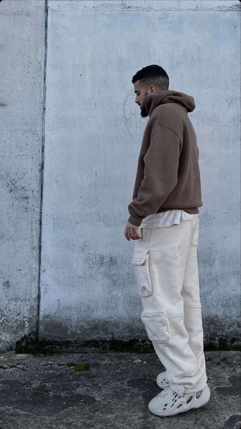 Oversized Aesthetic Outfits Men, Cream Cargos Men, Yeezy Aesthetic Outfits, Cream Baggy Pants Outfit Men, Cream Baggy Pants Outfit, Foam Rnnr Outfits, Cream Hoodie Outfit Men, Cream Cargo Pants Outfit Men, Yeezy Foam Runner Outfit Men