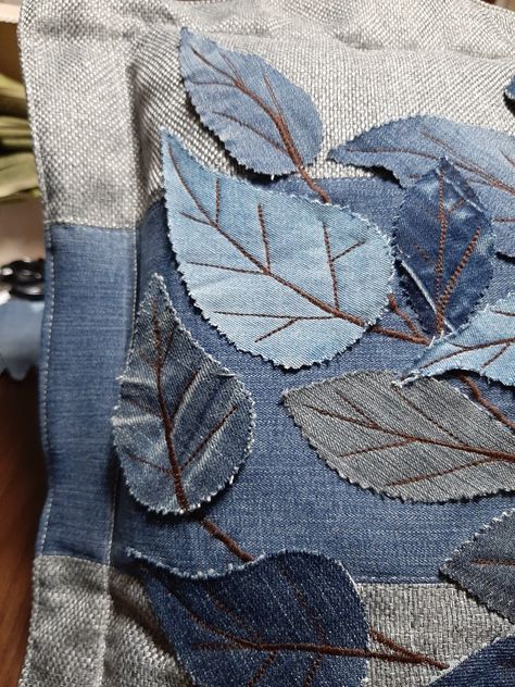 Återvinna Jeans, Vestiti In Jeans, Artisanats Denim, Jean Diy, Tas Denim, Jean Quilt, Denim Crafts Diy, Knitting For Beginners Blanket, شال كروشيه