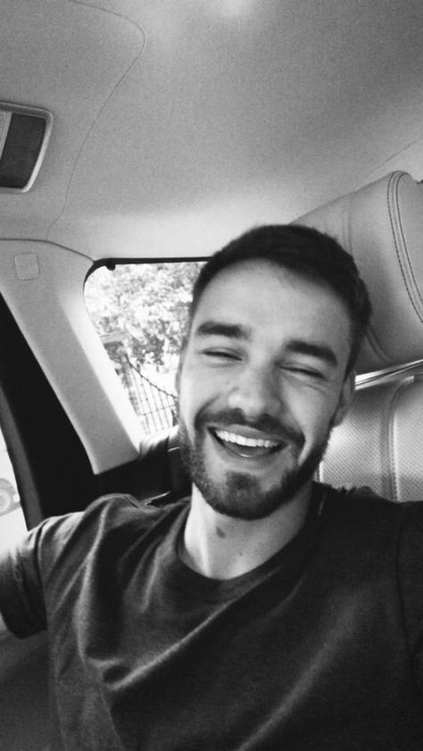 black and white Black And White Picture Wall, Liam James, White Smile, One Direction Pictures, One Day I Will, Black And White Wallpaper, The Perfect Guy, Black And White Aesthetic, Pop Rock