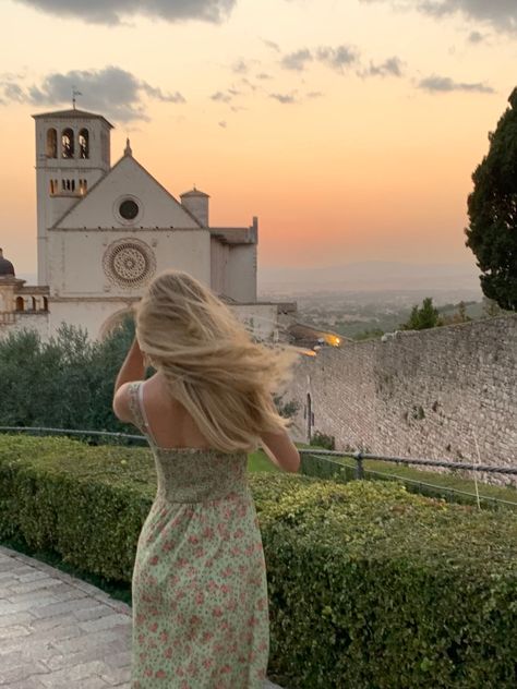 sunset in assisi italy summer blonde girl aesthetic green dress italian vacation Assisi Italy Aesthetic, Summer Blonde Aesthetic, Blond Aesthetic Girl, One Italian Summer Book Aesthetic, Italian Aesthetic Girl, Italy Girl Aesthetic, Blond Girl Aesthetic, Green Girl Aesthetic, Green Summer Aesthetic