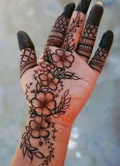 #BEAUTY ,#REALATIONSHIPS #Fashion #Outfits #SUMMER Outfits #Animals Mehndi Designs Leaf Pattern, Simple Leaf Mehndi Designs, Henna Leaf Design, Leafs Mehendi Design, Leaves Design Mehendi, Henna Designs Leaves And Flowers, Easy Henna Designs For Beginners Simple, Beautiful Simple Mehndi Design, Front Mehndi Design