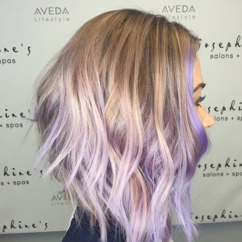 Purple Highlights Blonde Hair Short, Short Blonde Hair With Purple Highlights, Blonde Hair With Purple Highlights Lavender, Lavendar Blonde Baylage Hair, Blonde With Purple Highlights Short, Subtle Purple Highlights Blondes, Purple Highlights Blonde Hair, Purple Blonde Hair, Pretty Blonde Hair