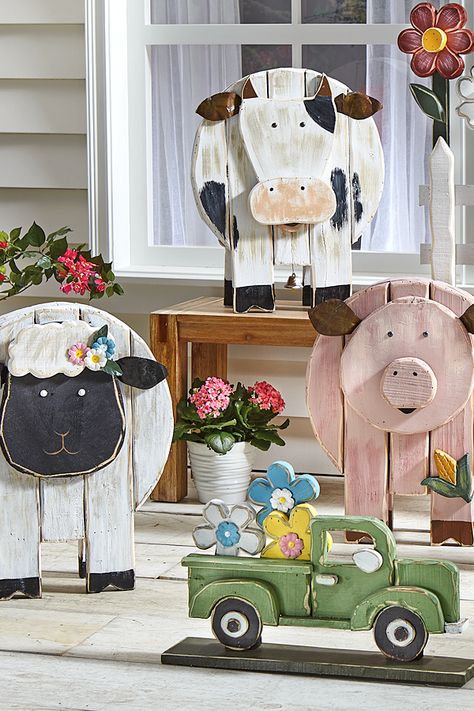 Wood Cutouts For Spring, Popular Wooden Crafts, Wood Work Crafts, Patterns For Wood Cutouts, Wood Farm Animals, Pig Wood Crafts, Wood Cutout Crafts, Wooden Cow Cutout, Seasonal Wood Decor