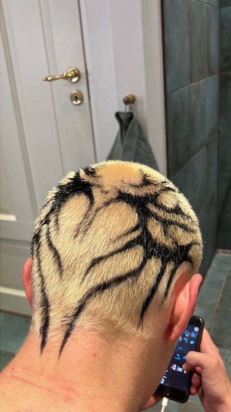 Buzz Haircut Men Dyed, Bleach Hair Styles Men, Men’s Hair Dye Designs, Buzz Dye Designs, Men Bleached Hair Short Design, Bleached Hair Men Buzzcut, Bleach Buzzed Hair Designs, Buzz Colored Hair, Shaved Bleached Hair With Designs