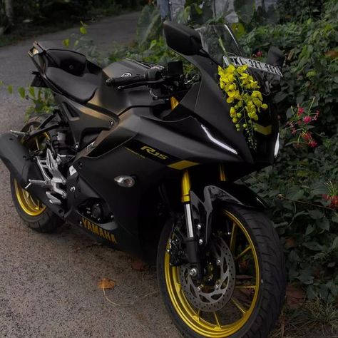 #YamahaR15V4 R15 Yamaha Modified, V3 R15 Black, Yamaha R15 V4, Gold Wallpaper Hd, R15 Yamaha, Bike India, Yamaha R25, Bus Skin Design, Yamaha R15