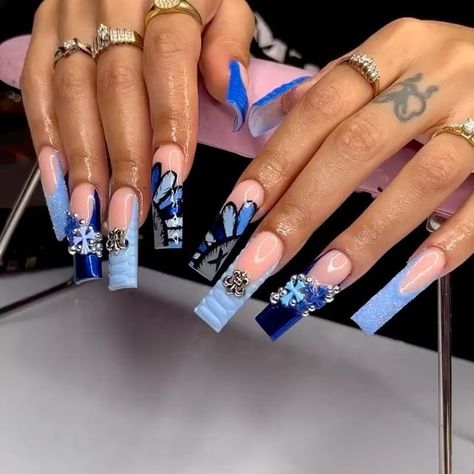 Blue Freestyle Nail Designs, Blue Nails With Flowers Acrylic, Light Blue Nails With Initials, Royal Blue Birthday Nails, Blue Freestyle Nails, Birthday Freestyle Nails, Black And Blue Nails, Blue Chrome Nails, Blue And White Nails