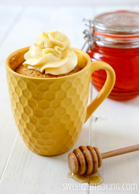 Honey Mug Cake Recipe Honey Mug Cake, Easy Mug Cake, Peanut Butter Mug Cakes, Mug Cake Microwave, Mug Cakes, Individual Desserts, Sticky Toffee Pudding, Salty Cake, Chocolate Mug Cakes