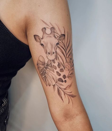 Minimalist Giraffe Tattoo, Safari Tattoo, Giraffe Tattoo, Free Hand Tattoo, Mommy Tattoos, Floral Tattoo Sleeve, Pretty Tattoos For Women, Bear Tattoo, Dot Work Tattoo