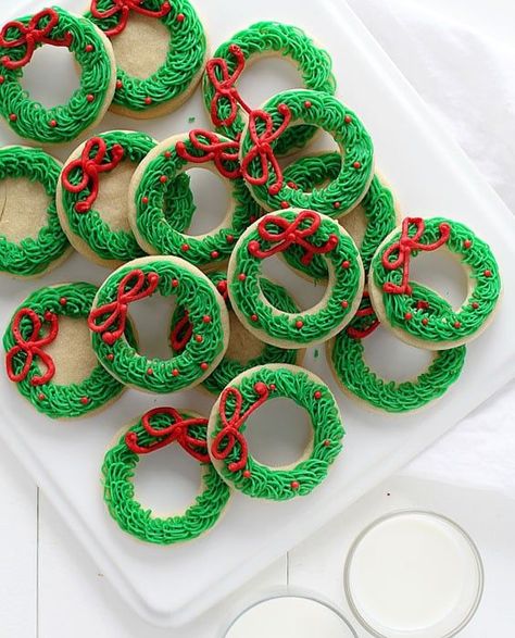 Christmas Wreath Cookies, Wreath Cookies, Easy Christmas Cookie Recipes, Christmas Biscuits, I Am Baker, Christmas Cookies Easy, Cutout Sugar Cookies, Xmas Cookies, Christmas Sugar Cookies