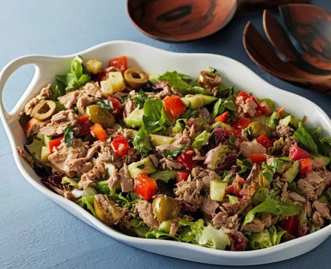 Mediterranean Chopped Salad Bowl With Tuna - Ellie Krieger Tuna Salad Bowl, Canned Tuna Salad, Mediterranean Chopped Salad, Ellie Krieger, Cooking Green Beans, Canned Tuna, Tuna Salad Recipe, Mediterranean Salad, Tuna Recipes