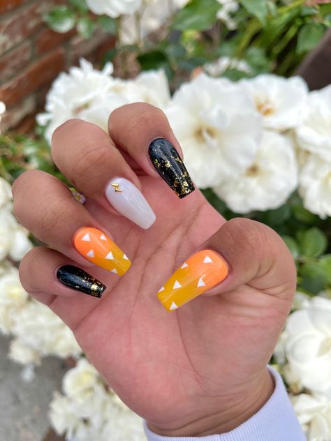 Nails demon slayer Zenitsu Nail Art, Zenitsu Makeup Inspired, Inspired Nails Anime, Anime Gel Nails, Seven Deadly Sins Nails, Zenitsu Nails, Fairy Tail Nails, Acrylic Nails Anime, Nail Ideas Anime