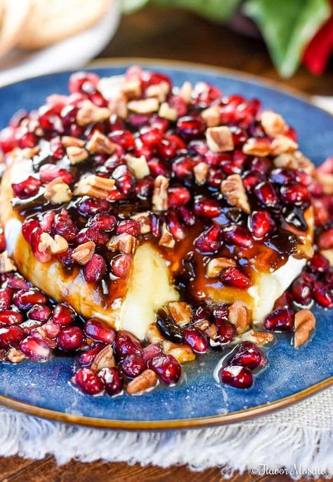 Brie Cheese Appetizer with Balsamic Jalapeño Reduction, Pomegranates and Pecans makes an impressive gourmet holiday appetizer in only 5 minutes with 4 ingredients. Pomegranate Brie, Baked Brie With Honey, Brie With Honey, Brie Cheese Appetizer, Pomegranate Recipe, Lobster Cream Sauce, Goats Cheese Flatbread, Cheese Brie, Brie Appetizer