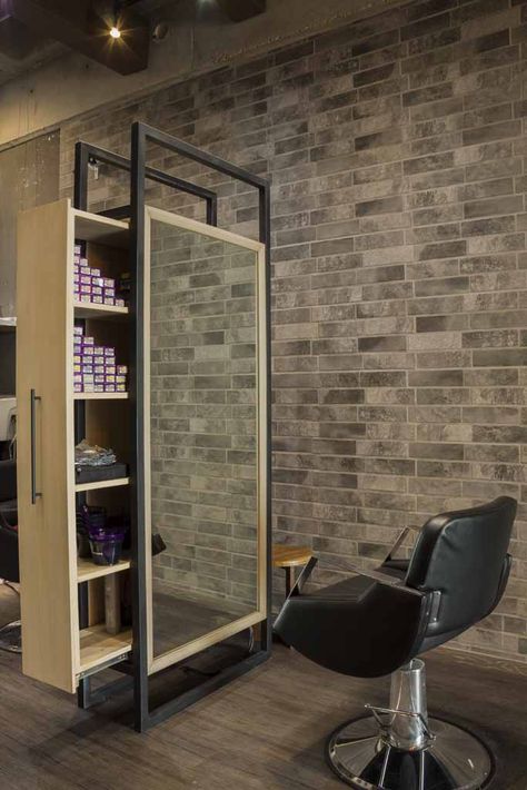 Salon Booth Rental Decor, Rustic Salon Decor, Salon Decor Studio, Barbershop Design Interior, Barber Shop Interior, Beauty Room Salon, Home Hair Salons, Hair Salon Design, Hair Salon Interior