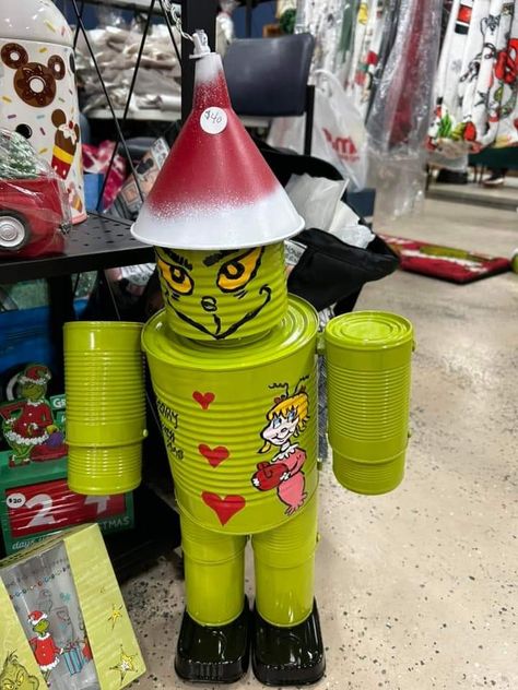 Tin Can Snowman, Christmas Tin Can Crafts Ideas, Reuse Crafts, Grinch Crafts, Recycle Crafts Diy, Grinch Decorations, Recycled Tin Cans, Terra Cotta Pot Crafts Diy, Art Display Kids