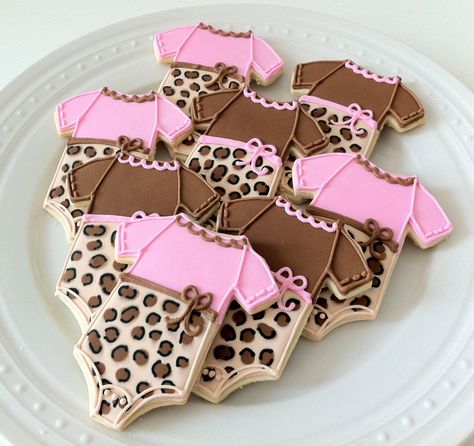 Decorated Leopard Print Baby Onesie Cookies by peapodscookies, $48.00 Baby Onesie Cookies, Baby Shower Desserts Girl, Leopard Baby Showers, Cheetah Baby, Sweet Baby Shower Ideas, Trendy Baby Onesies, Onesie Cookies, Leopard Baby