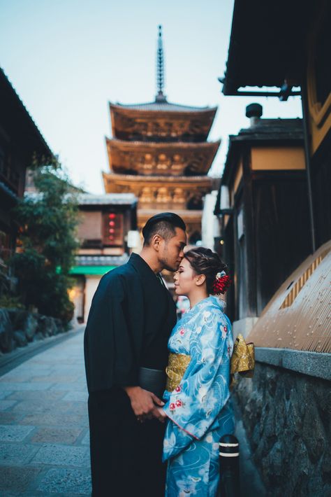 Kimono Engagement Photo, Kimono Couple Photoshoot, Japan Prewedding Photo Ideas, Japan Couple Photoshoot, Japanese Couple Photography, Japanese Prewedding, Kyoto Wedding, Tokyo Photoshoot, Kimono Poses