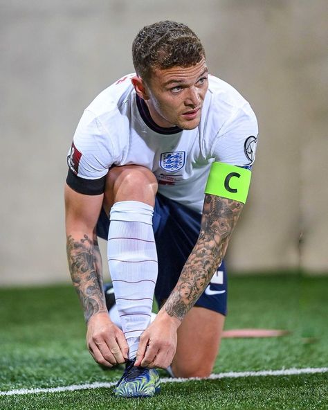 Kieran Trippier on Instagram: “Incredibly proud & honoured to captain my country tonight! @england 🏴󠁧󠁢󠁥󠁮󠁧󠁿 A very convincing win & a step closer to World Cup…” Kieran Trippier, Sports Mix, Newcastle United, Muscle Men, Soccer Players, Newcastle, World Cup, Soccer, England