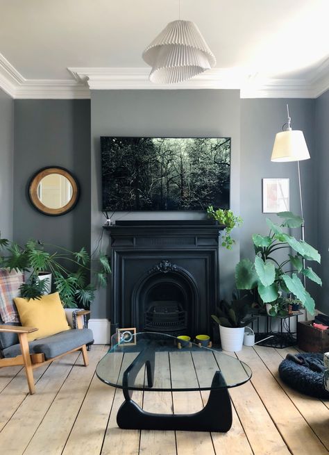 Antique Victorian Cast Iron Fireplace Fitted Black Cast Iron Fireplace, Victorian Fire Place, Cast Iron Fireplace Living Room, Victorian Fireplace Ideas, Traditional Fireplaces, Wooden Fire Surrounds, Victorian Fireplaces, Victorian Terrace Interior, Wooden Fireplace Surround