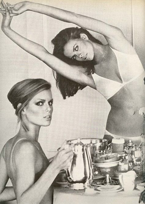 Patti Hansen and Lisa Taylor, 1976. Photographed by Arthur Elgort. Lisa Taylor, Beverly Johnson, Patti Hansen, Arthur Elgort, Vogue Us, Classic Beauty, Vintage Poster, Belle Photo, Fashion Photographer