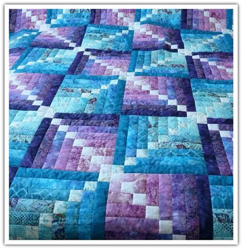 Blue and Purple Quilt Indoor Architecture, Blue Quilt Patterns, Turquoise Quilt, Purple Quilt, Teal Quilt, Patchwork Ideas, Log Cabin Quilt Pattern, Log Cabin Quilt Blocks, First Quilt