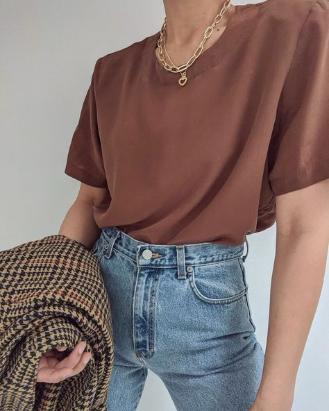 Brown Tee Outfit, Tee Outfit Aesthetic, Brown Tshirt Outfit, Plaid Blazer Outfit, Brown Tee, Airbrush App, Cottagecore Fashion, Outfit Vintage, Blazer Outfit