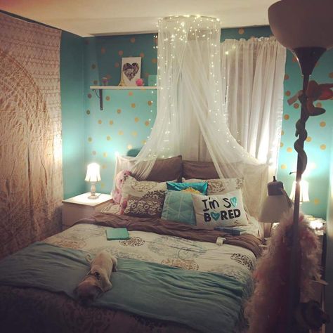 Teal and Gold bedroom Teal Small Bedroom Ideas, Teal Beach Bedroom, Teal Kids Bedroom Ideas, Aqua And Gold Bedroom, Teal Gold Bedroom, Teal And Gold Bedroom Ideas, Girls Teal Bedroom Ideas, Light Teal Bedroom Ideas, Turquoise And Gold Bedroom