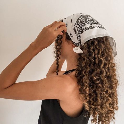 Maia Roberts Aesthetic, Curly Hair No Face, Curly Hair Bandana, Granger Aesthetic, Hermione Granger Aesthetic, Hair Bandana, Curly Hair Beauty, Highlights Curly Hair, Curly Hair Photos