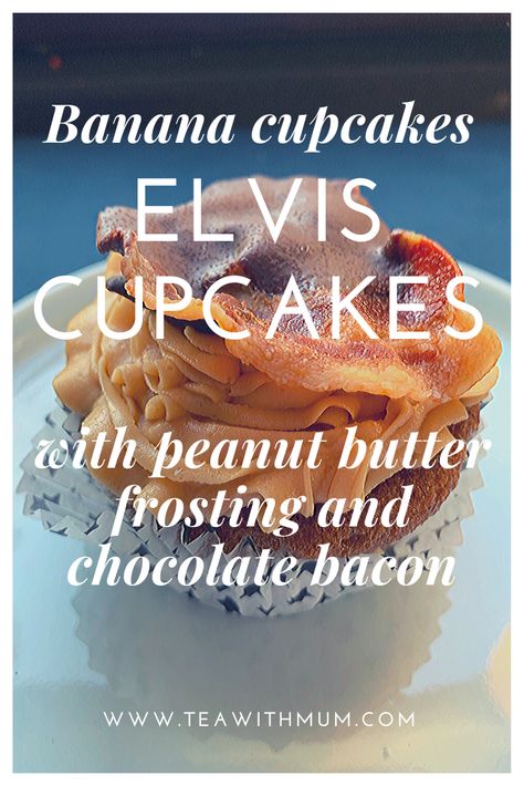 Elvis cupcakes: a hommage to Elvis Presley, based on his favourite sandwich - banana cupcakes, creamy peanut butter frosting and chocolate-dipped bacon: delicious, memorable and fun Elvis Presley Cupcakes, Elvis Cupcakes, Chocolate Dipped Bacon, Elvis Sandwich, Cupcake Recipes Unique, Cupcakes With Peanut Butter Frosting, Elvis Birthday, Cupcake Recipes For Kids, Bacon Cupcakes