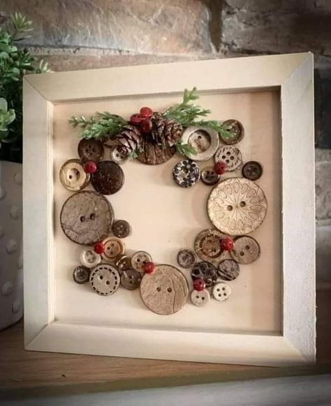 Christmas Tree Buttons Craft, Upcycled Jewelry Ornaments, Antique Button Display Ideas, Button Wreaths Christmas, Shank Button Crafts, Alzheimers Art Projects, Button Art Christmas Tree, Crafts With Old Buttons, Button Wreath Craft