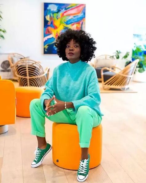 a colorful outfit with a turquoise turtleneck sweater, green trousers and emerald sneakers is a great idea Color Blocking Outfits, Mode Casual, Mode Inspo, Outfits Casual, Colourful Outfits, Mode Inspiration, Outfit Casual, Mode Style, Mode Outfits