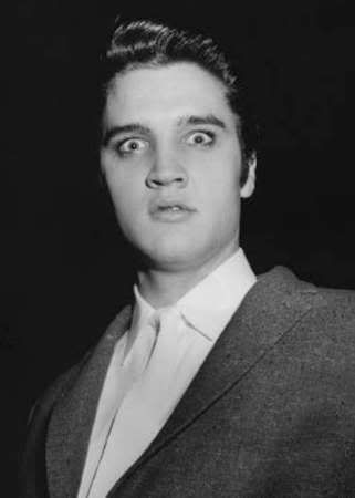 Crazy Elvis!!! Elvis Presley Funny, Elvis Funny, Young Elvis, Elvis Presley Pictures, Elvis And Priscilla, Jesus Photo, Elvis Presley Photos, Face Expressions, Beautiful Voice