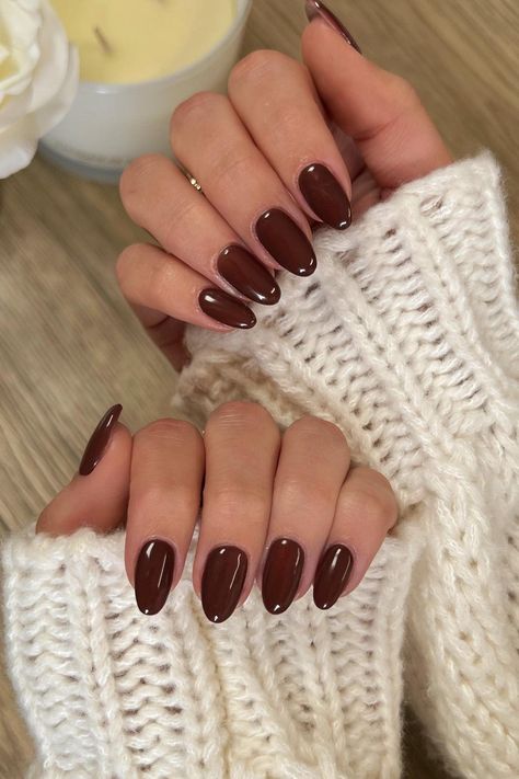 Brown Maroon Nails, Fall Nails Tan Skin, Short Oval Fall Nails, Coffe Nail Ideas, Espresso Martini Nails, Chocolate Mani, Dark Chocolate Nails, Nails Fall 2024, Fall Oval Nails