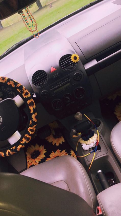 Sunflower Car Accessories, Car Names Ideas, Sunflower Stuff, Car Vibes, Cars Interior, Inside Car, Car Accessories For Girls, Dream Cars Jeep, Car Decorations