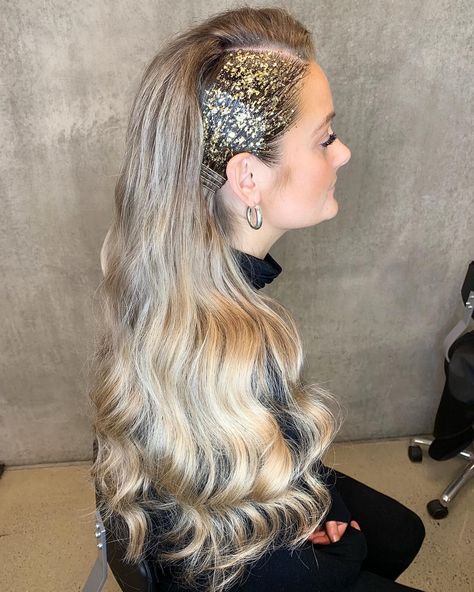 Glitter Updo Hair, Glitter Hair Updo, Glitter Hair Wedding, Sequin Dress Hairstyle, Gold Hair Glitter, Glitter Updo, Hairstyles With Glitter, Hair With Rhinestones, Glitter In Hair