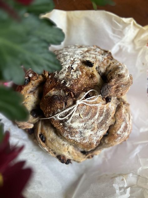 Cranberry + Walnut Stuffed Sourdough Turkey - Acts Of Sourdough Acts Of Sourdough, Sourdough Turkey, Sourdough Breads, Recipe Using Sourdough Starter, Thanksgiving Servings, Sourdough Loaf, Bread Sourdough, Food Bread, Bread Starter