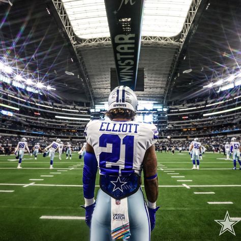 Ezekiel Elliot Cowboys, Broncos Wallpaper, Ezekiel Elliot, Dallas Cowboys Football Team, Nfl Football Art, Nfl Photos, Nfl Football Players, Ezekiel Elliott, Dallas Cowboys Fans