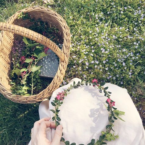 Flower crown making amongst the forget me nots. (Gingerlillytea) Julia + Core + Aesthetic, Old Dress, Anne Shirley, Beltane, Anne Of Green, Cottagecore Aesthetic, + Core + Aesthetic, Anne Of Green Gables, Green Gables